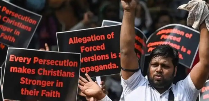 Pareja cristiana india encarcelada acusados de intentar convertir a sus parientes