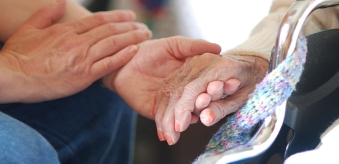 Manos de Misericordia une a jvenes y ancianos catlicos