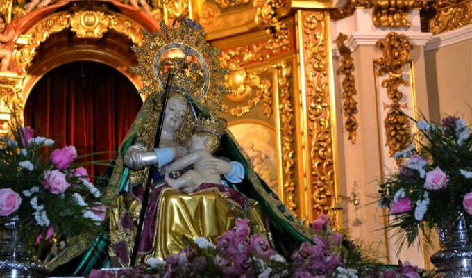 Roban la Corona de Nuestra Seora del Puerto y del Nio en la catedral de Plasencia