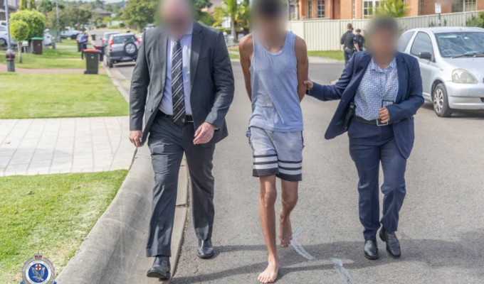 Detienen a siete adolescentes islamistas relacionados con el joven que apual a un obispo en Sidney