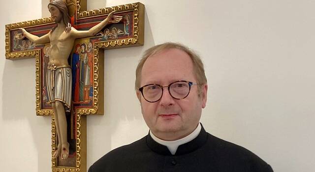 El ordinariato anglocatlico britnico tendr como obispo por primera vez a un ex-presbtero anglicano