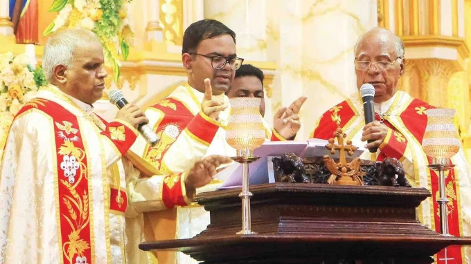 Ordenan al primer sacerdote sordomudo de la India