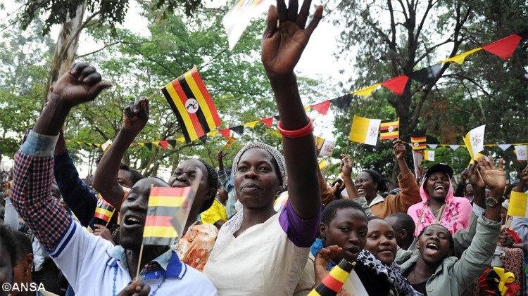 Un millón de fieles peregrinan a Namugongo en honor a los mártires de Uganda Un millón de fieles peregrinan a Namugongo en honor a los mártires de Uganda