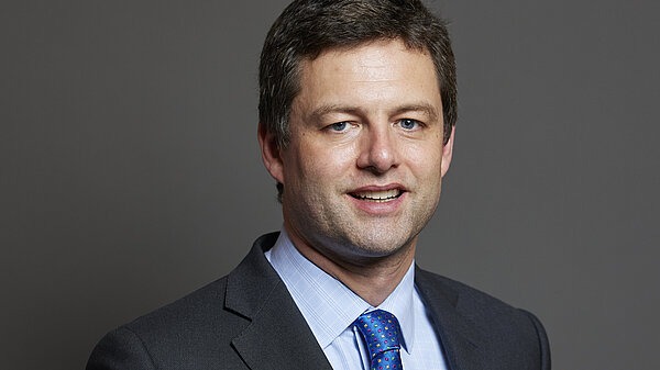Un párroco niega la comunión a un diputado británico por apoyar la ley de suicidio asistido Un párroco niega la comunión a un diputado británico por apoyar la ley de suicidio asistido