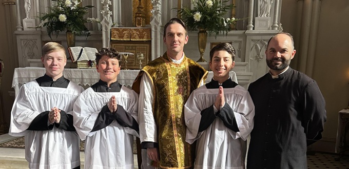 El cine y la fe se encuentran en la Basílica de Santa María durante el rodaje de The Ritual El cine y la fe se encuentran en la Basílica de Santa María durante el rodaje de The Ritual
