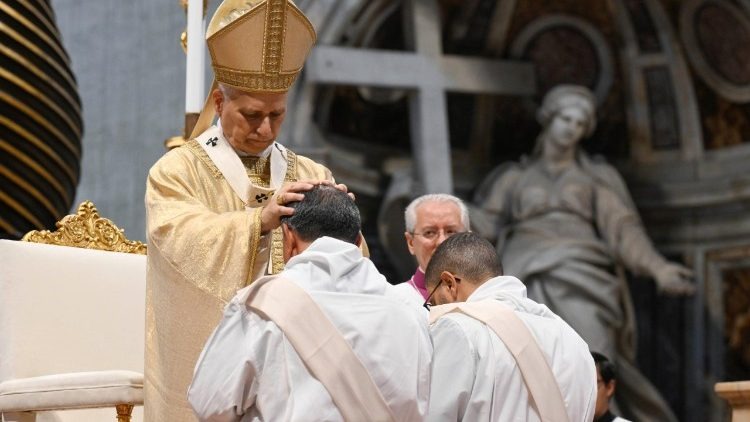 León XIV ordena a 32 sacerdotes y les pide configurar su corazón al de Cristo León XIV ordena a 32 sacerdotes y les pide configurar su corazón al de Cristo