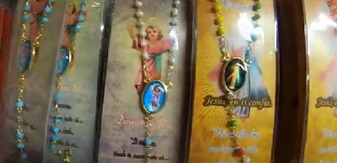 Autoridades italianas incautan millones de artículos religiosos falsos durante el Año Santo Autoridades italianas incautan millones de artículos religiosos falsos durante el Año Santo