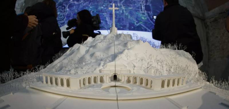 El Valle de los Cados ser desfigurado para evitar que parezca un templo, no figura la Piedad y dudas sobre los evangelistas de la Cruz