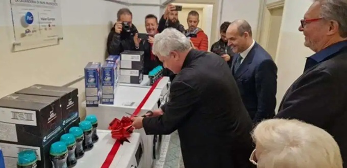 La primera lavandera para los pobres bajo el pontificado del Papa Len XIII se inaugur en Parma