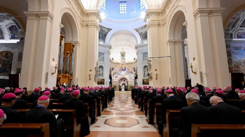 Len XIV enfatiza el lmite de 75 aos para obispos ante los obispos italianos