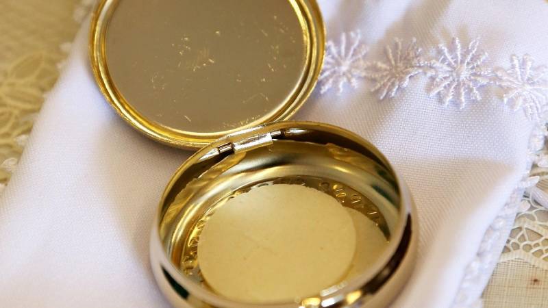 La comunin y las partculas adorables