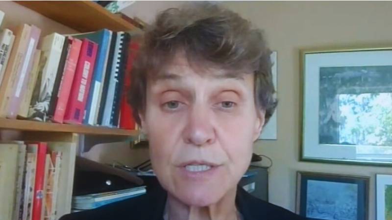 Arrestan a una acad�mica por cuestionar las supuestas fosas comunes de Kamloops