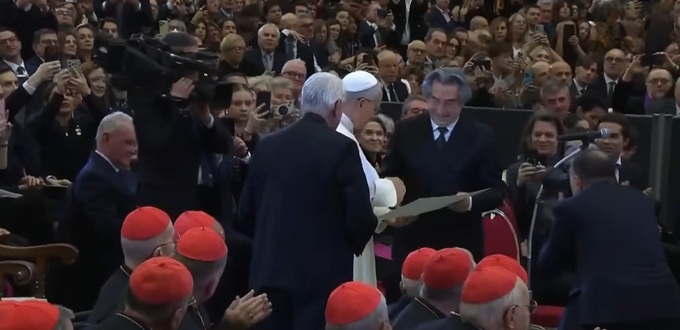 El Papa Leon XIV entrega el Premio Ratzinger 2025 al maestro Riccardo Muti