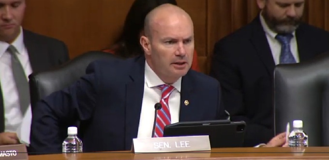 El senador Mike Lee y los republicanos provida combaten la financiacin del aborto bajo Obamacare