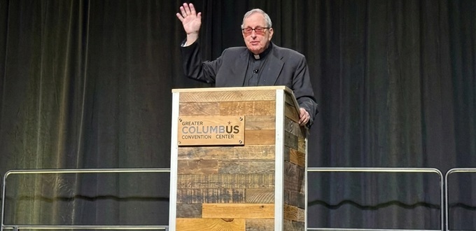 El P. Robert Spitzer expone en SEEK 2026 evidencias cient�ficas sobre milagros eucar�sticos y la tilma de Guadalupe