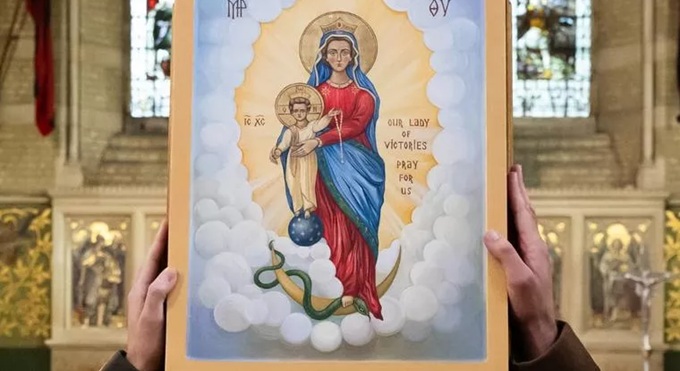 Un icono de Nuestra Se�ora de las Victorias, pintado en Ucrania en plena guerra, llega al Reino Unido para sostener la oraci�n de los militares