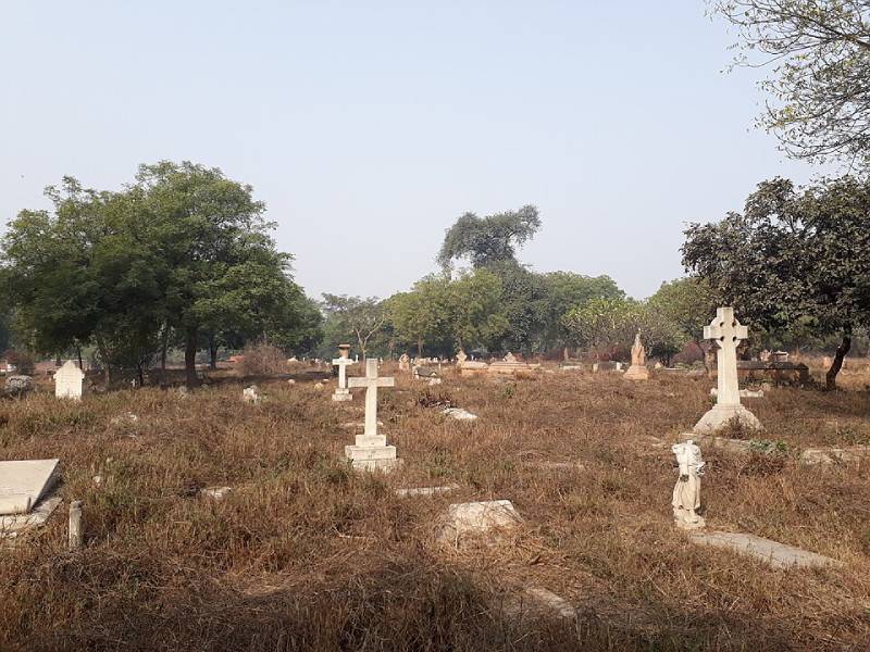 En la India desentierran a cristianos fallecidos