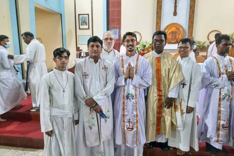 La Iglesia cat�lica de Bangladesh antepone su libertad al primer subsidio estatal para el clero en la historia del pa�s