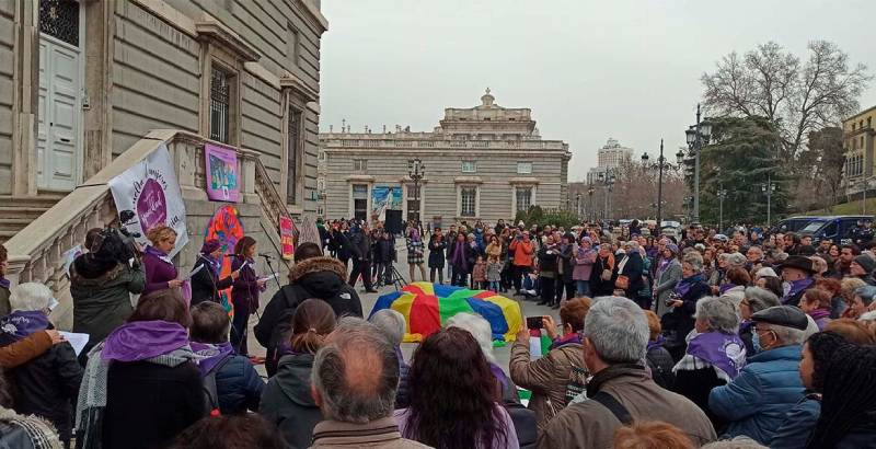 La identificaci�n feminista se desploma entre los j�venes, casi la mitad lo percibe como manipulaci�n pol�tica