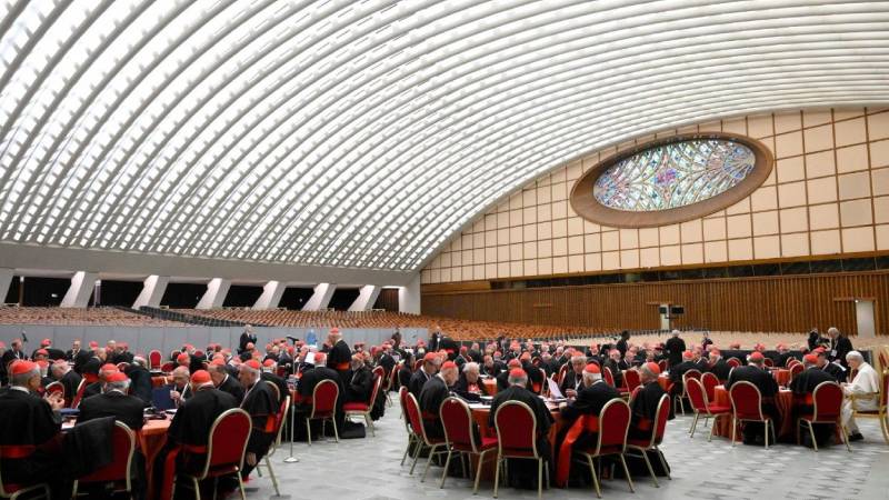 El S�nodo publica sus informes sobre pobreza, medioambiente y poligamia