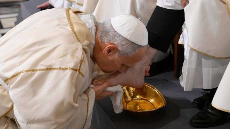 �La omnipotencia de Dios est� en el gesto humilde de lavar los pies�: Le�n XIV en el Jueves Santo