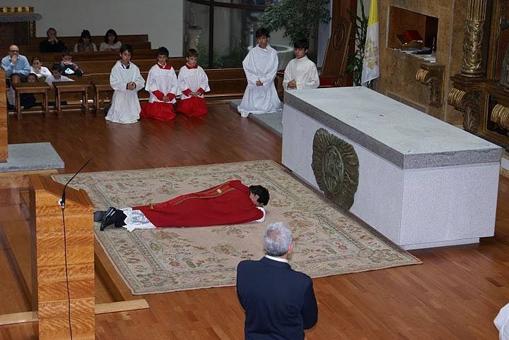 Cruz velada, altar desnudo y silencio: claves lit�rgicas del Viernes Santo