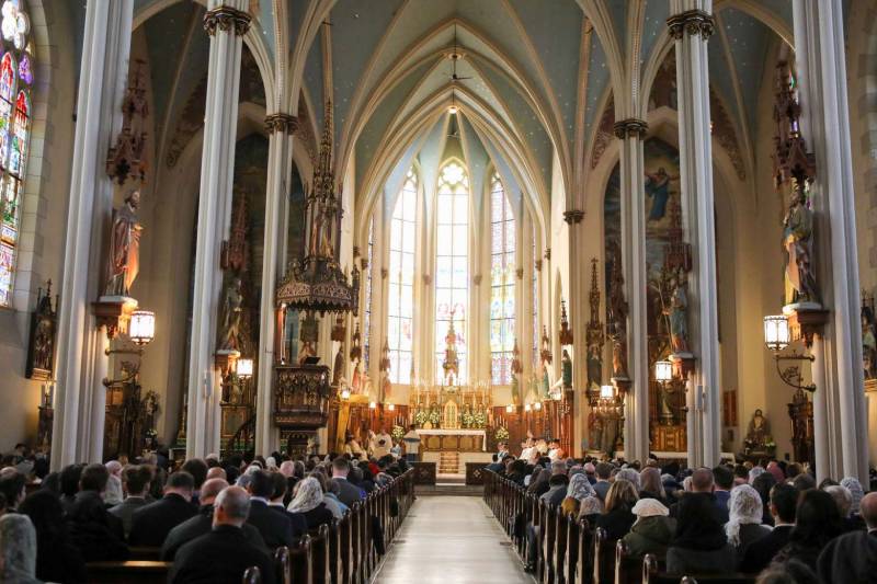 Joseph Pierce destaca el atractivo de la belleza restaurada por el Instituto de Cristo Rey Sumo Sacerdote en el Santuario de San Jos� de Detroit