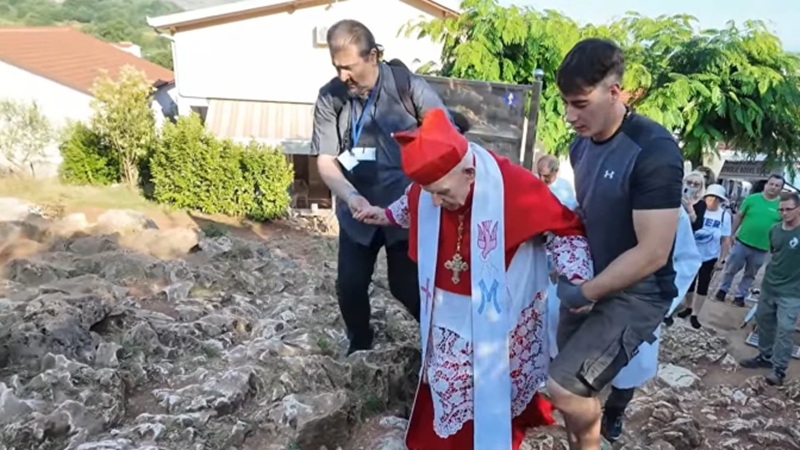 Un cardenal de 97 a�os, torturado bajo el comunismo, sube a la Colina de las Apariciones de Medjugorje