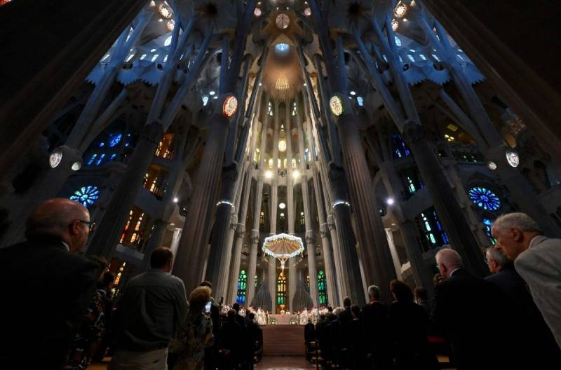 Le�n XIV celebra la Eucarist�a en la Sagrada Familia y bendice la torre de Jesucristo