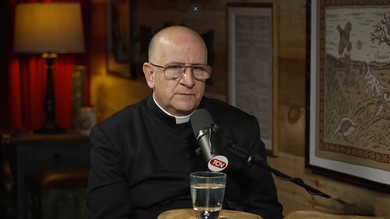 El padre Ripperger advierte que la obsesi�n con los extraterrestres busca �suplantar el cristianismo��