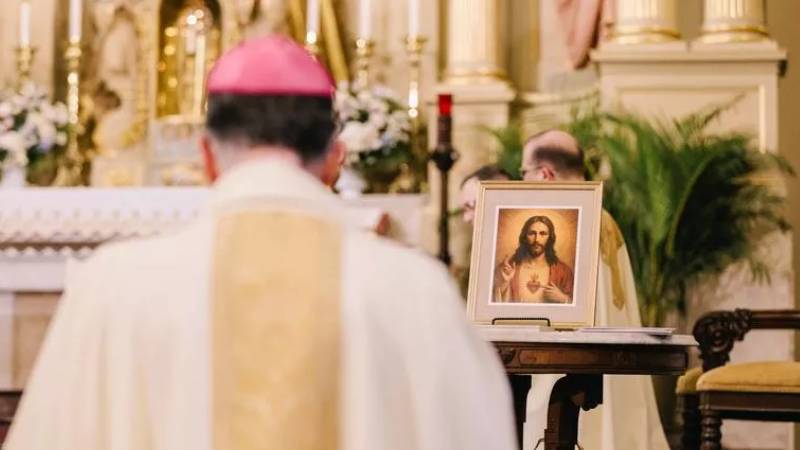 La archidi�cesis de Nueva Orleans se consagra al Sagrado Coraz�n y distribuye 30.000 im�genes para entronizar en los hogares