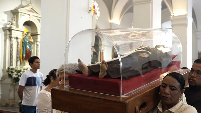 Comienza en Santa Marta la peregrinaci�n nacional de una reliquia de San Francisco de As�s por Colombia