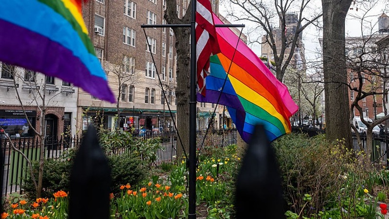 Una iglesia cat�lica de Nueva York celebra una �Misa del orgullo� junto al monumento de Stonewall