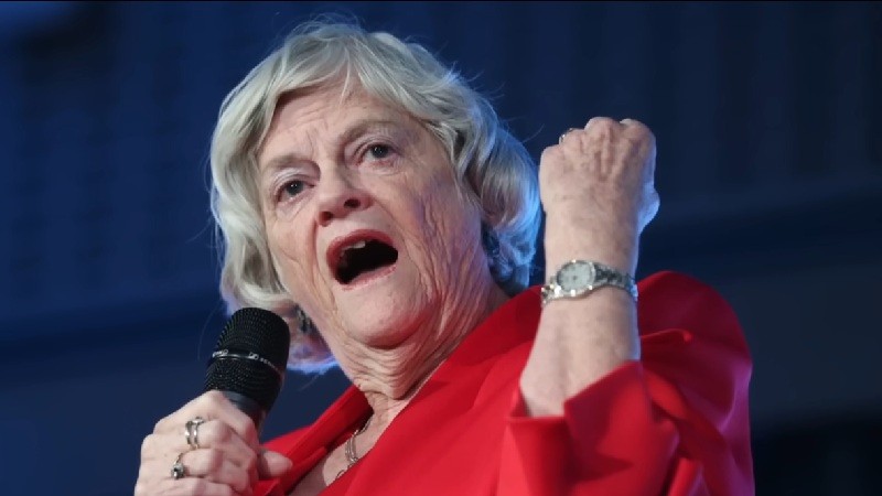 La polic�a investiga como asesinato la muerte de la pol�tica cat�lica Ann Widdecombe