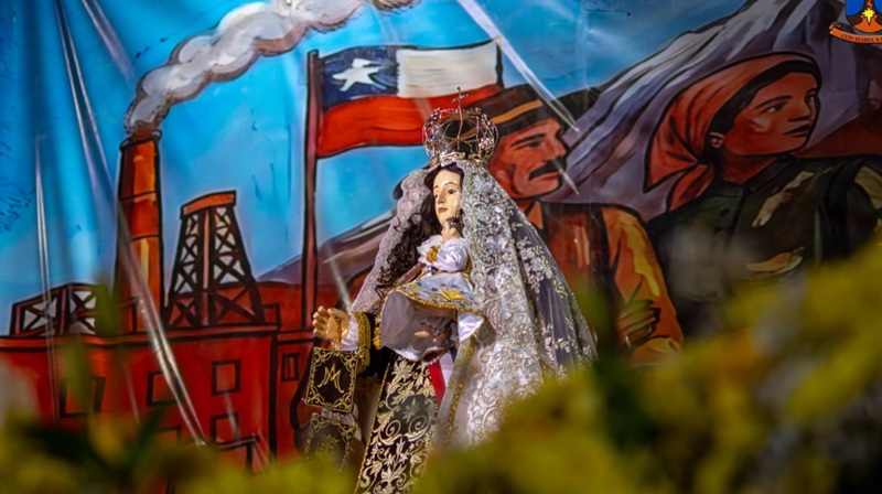 Miles de peregrinos aclaman a �la Chinita� en el santuario de La Tirana