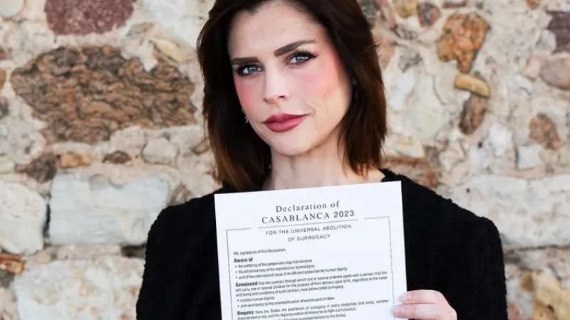 Olivia Maurel, nacida por gestaci�n subrogada, recorre el mundo pidiendo su abolici�n universal