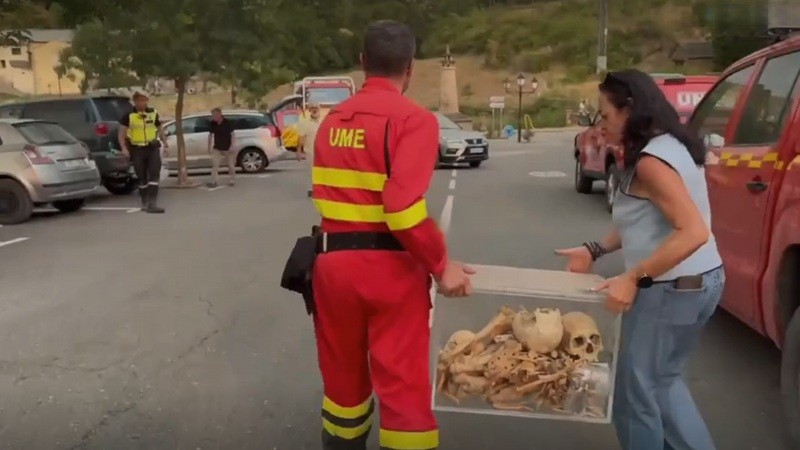 La UME rescata del incendio los restos de los primeros reyes de Arag�n en San Juan de la Pe�a