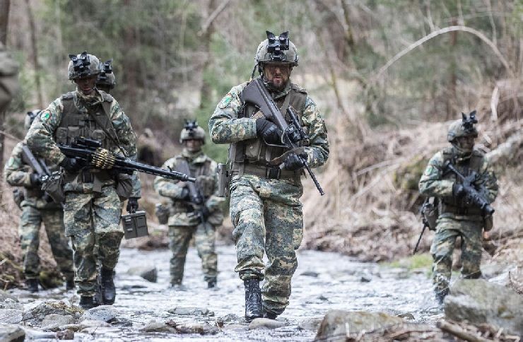 Obispo austriaco se alegra del aumento del servicio militar
