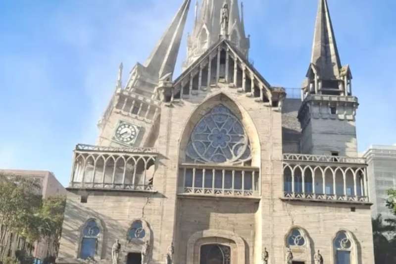 Un terremoto de magnitud 7,4 causa al menos 70 muertos en Colombia y da�a la Catedral de Manizales