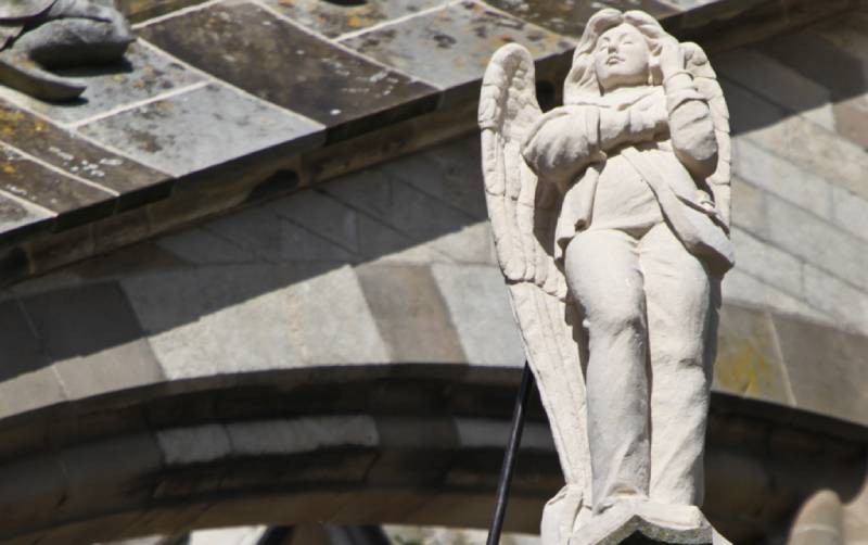 �A un sacerdote que no reza no le salva ning�n curso de gesti�n�