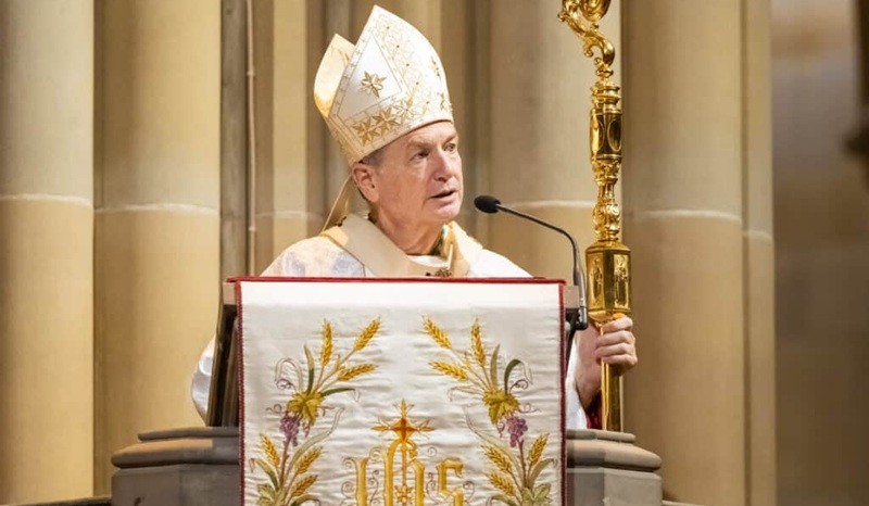Mons. Fisher pide retirar la financiaci�n p�blica a los organizadores de las parodias sacr�legas de la Divine Playhouse