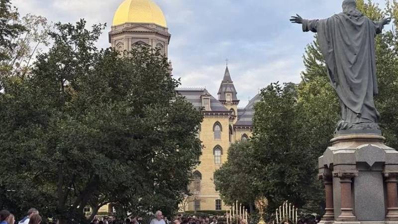 Cuatro estudiantes impulsan la primera consagraci�n de Notre Dame al Sagrado Coraz�n en 184 a�os