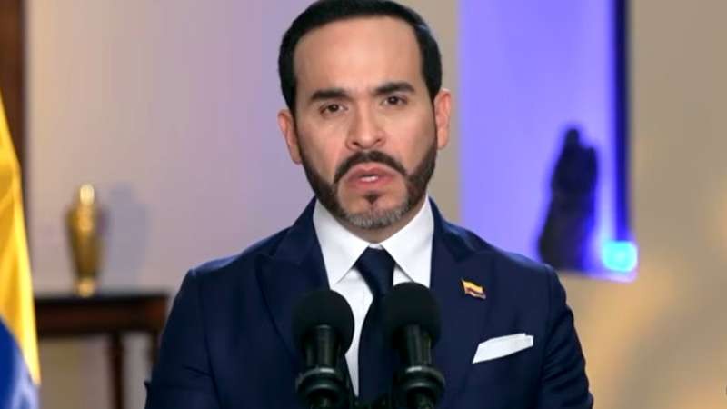 De la Espriella se disculpa �si ofendi� por el acto religioso de su investidura y cierra con un viva a Cristo Rey