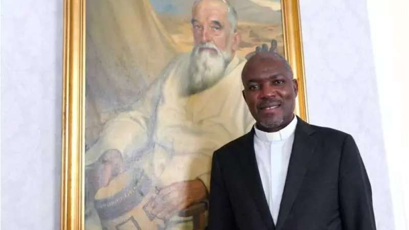 �Es una ilusi�n� seguir a Cristo y estar a la vez en comuni�n con los demonios: Mons. Mbilingi denuncia la doble vida de algunos cat�licos