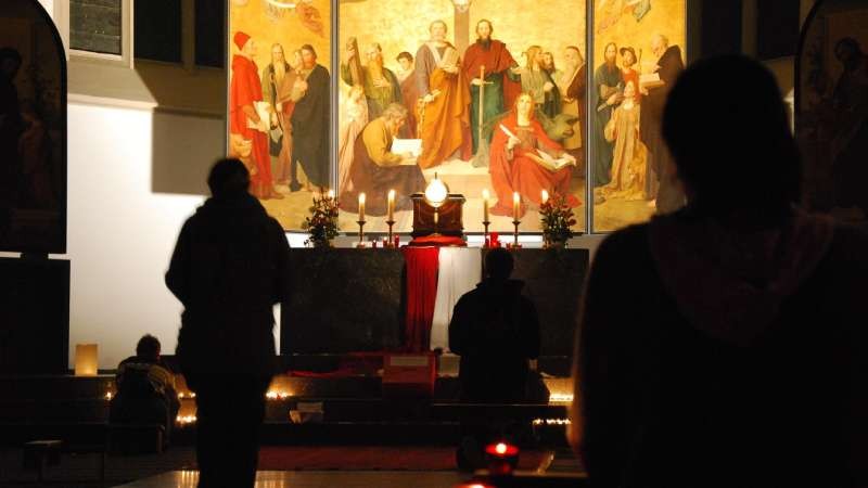 Nightfever: la osad�a de abrir una iglesia de noche invitando a los viandantes a la confesi�n y adoraci�n