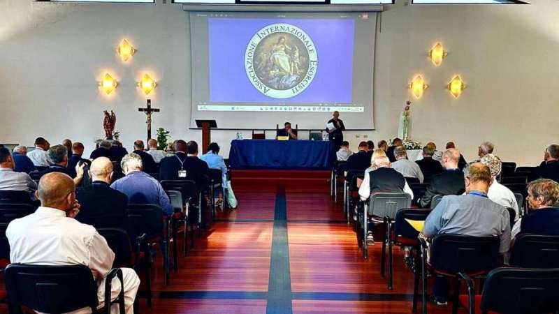 Del gregoriano a la Virgen: las armas del exorcista seg�n la Asociaci�n Internacional de Exorcistas