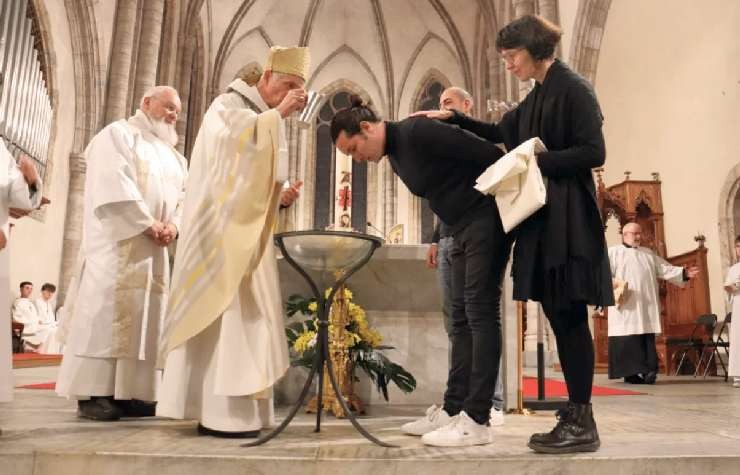 Suizos pagar�n m�s por cursos prematrimoniales y catequesis de adultos