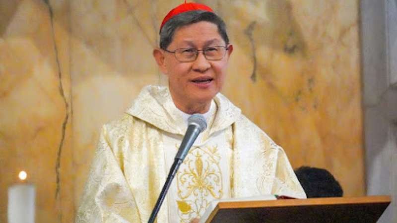 Tagle sucede a Re como decano del Colegio Cardenalicio